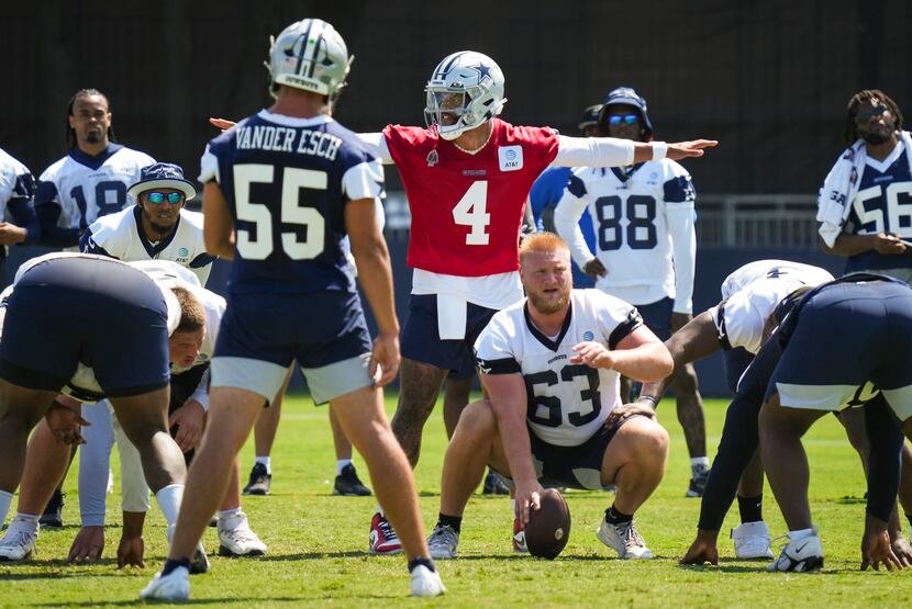 Cowboys' Jerry Jones practices Super Bowl celebration at opening ceremony  of training camp