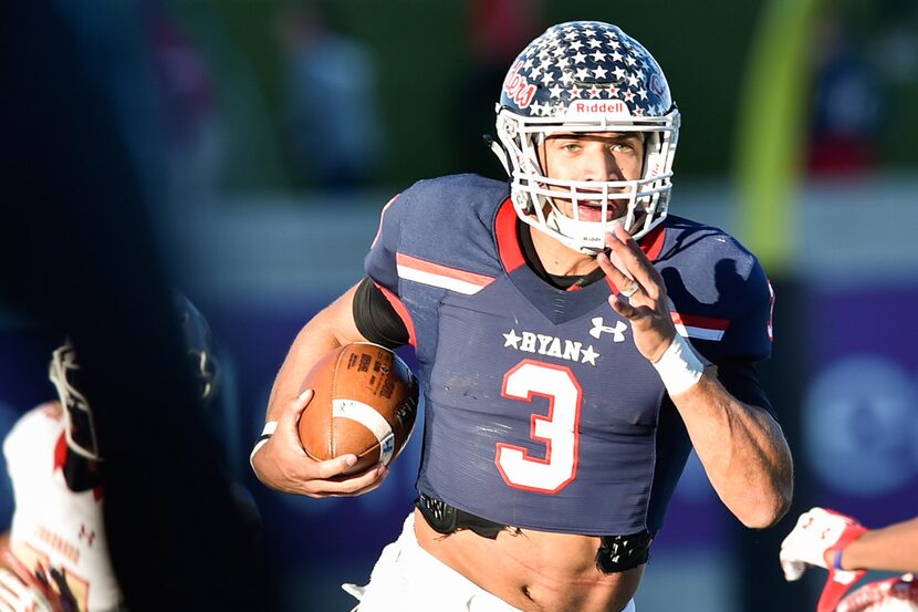 Ryan senior quarterback Spencer Sanders (3) rushes the ball against the Coronado defense at...