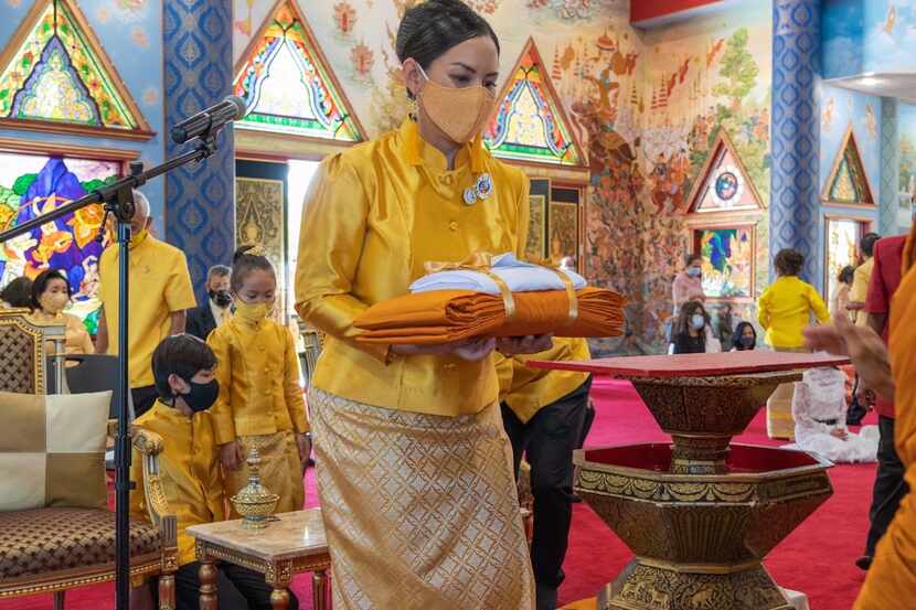 At the Royal Kathina, Nikky Phinyawatana presents a robe blessed in Thailand by King Rama X...