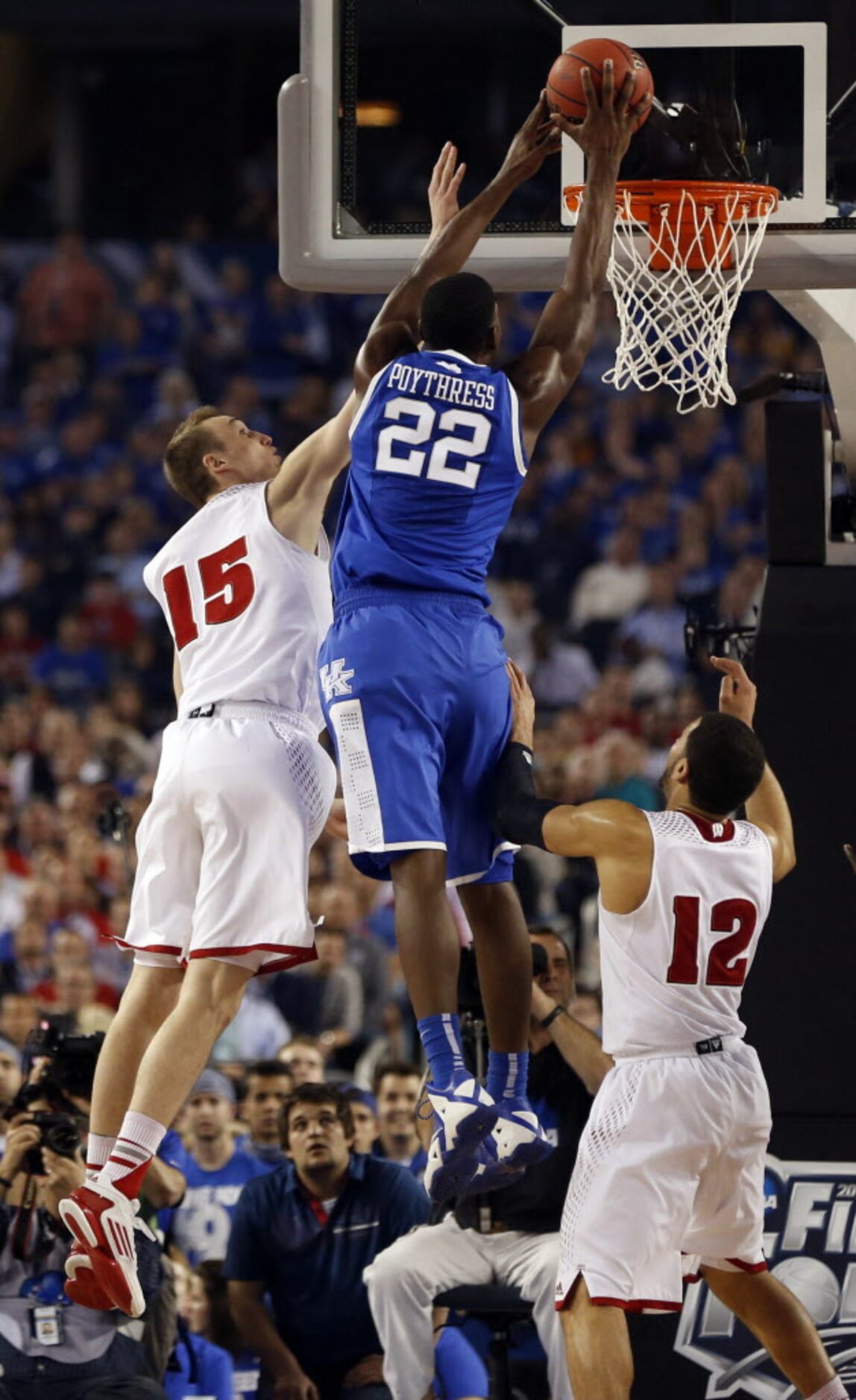 Kentucky Wildcats forward Alex Poythress (22) dunks as  Wisconsin Badgers forward Sam Dekker...