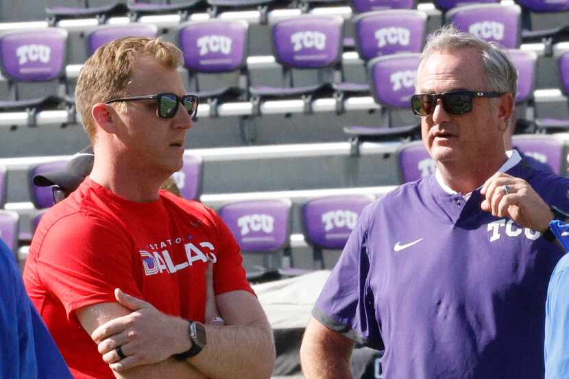 Southern Methodist Mustangs head coach Rhett Lashlee, left, talks with TCU Horned Frogs head...