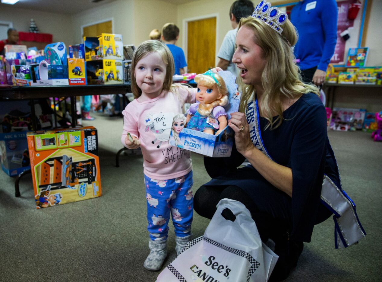 Victoria Carpenter, 3, shows her baby doll to Mrs. Texas Kim Bader during The Big Christmas...