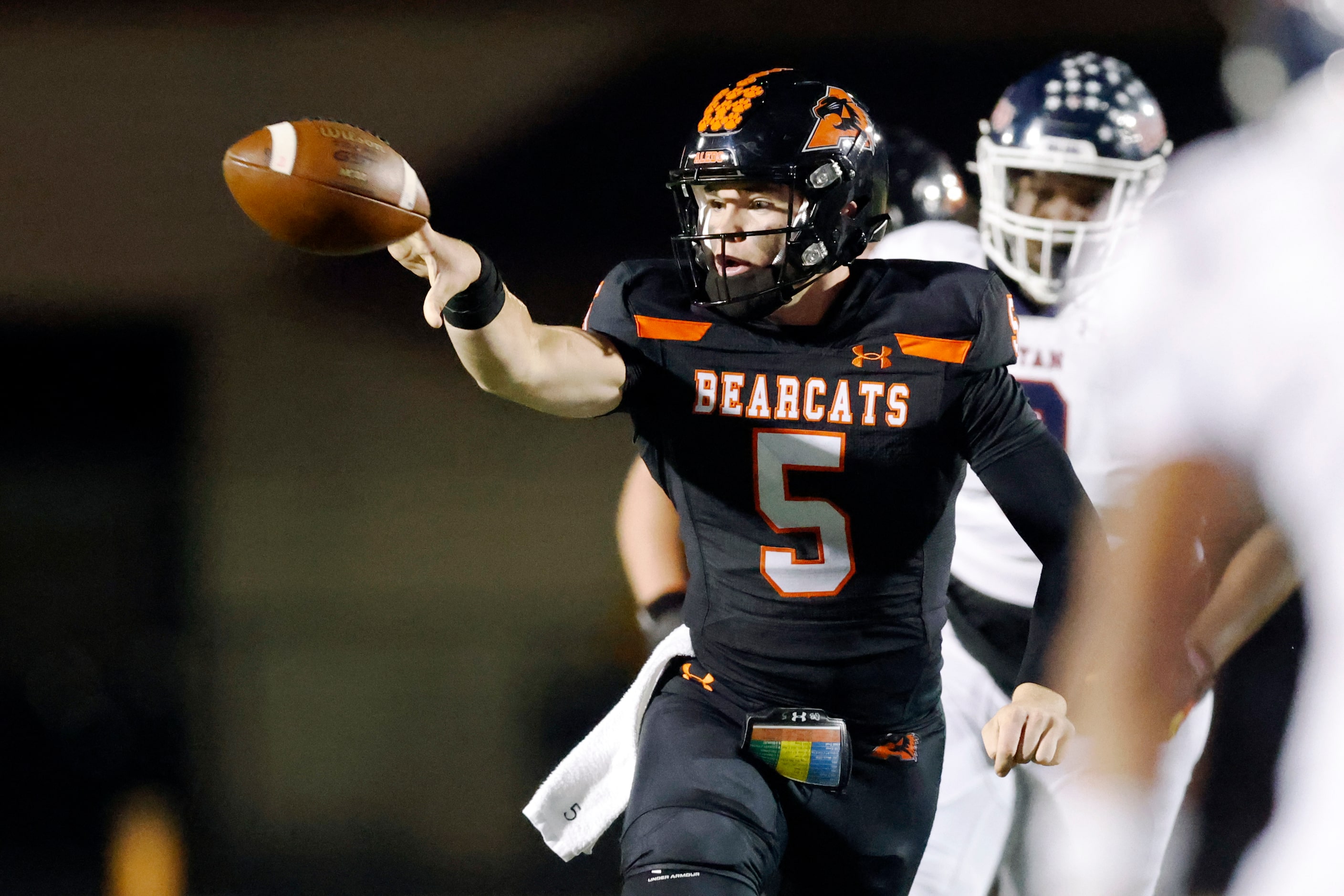 Aledo quarterback Gavin Beard (5) pitches the ball to running back Raycine Guillory Jr....