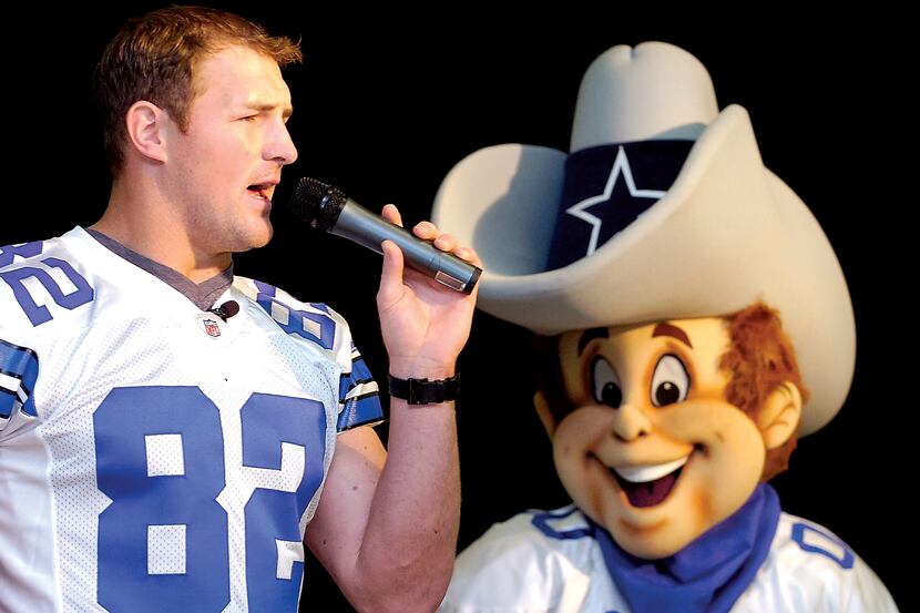Jason Witten, along with the Cowboy mascot Rowdy, honored Blanton Elementary in the school...
