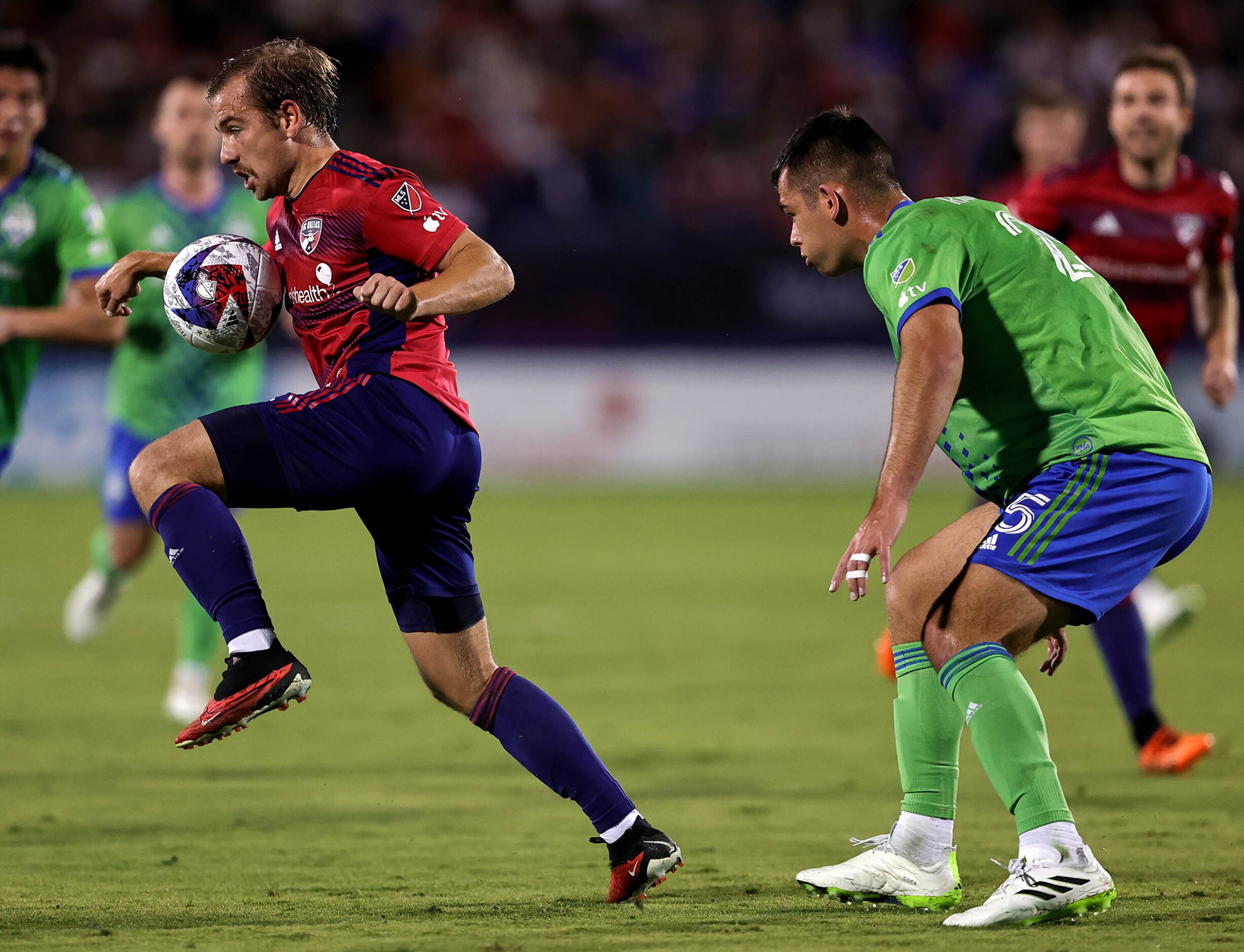 FC Dallas midfielder Paxton Pomykal (19) tries to control the ball against Seattle defender...