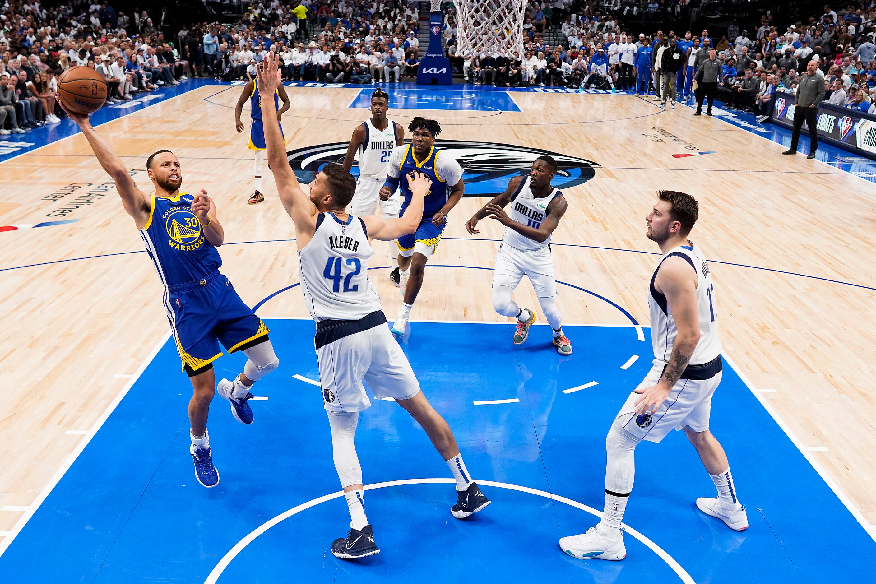 Golden State Warriors guard Stephen Curry (30) scores over Dallas Mavericks forward Maxi...