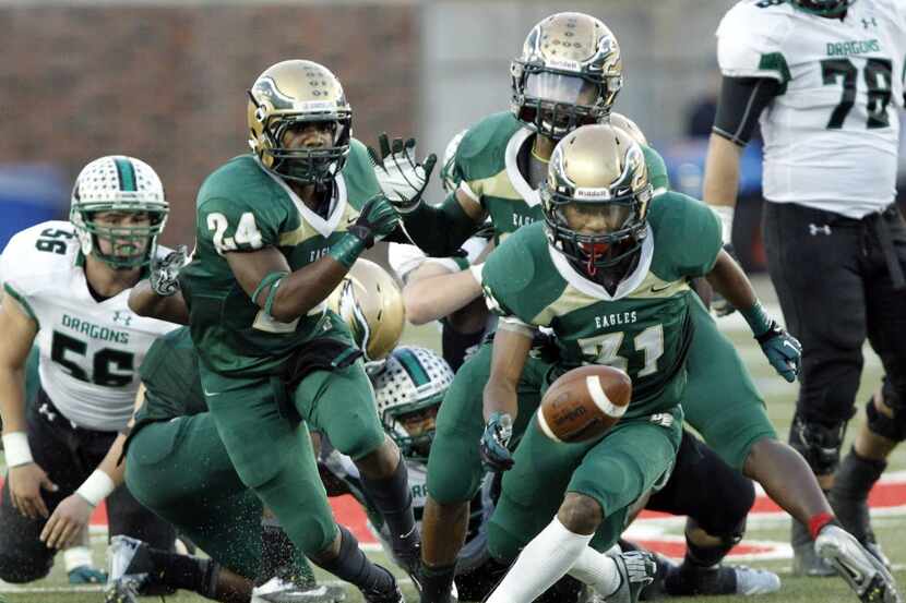 DeSoto High's Nick Orr (31) tracks down a crucial Southlake Carroll High fumble, as other...