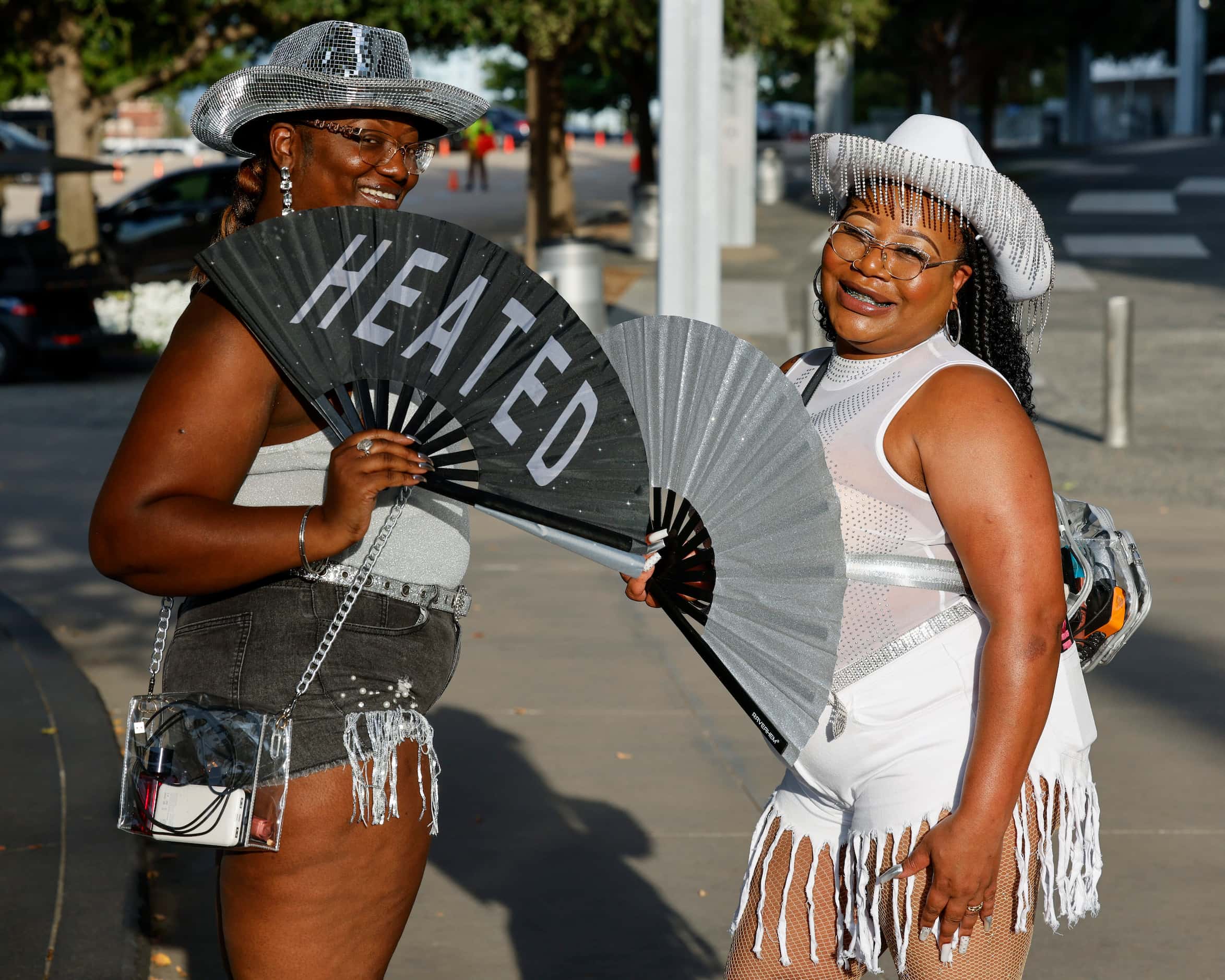 Ivory Parker (left) and Shay Steele of Oklahoma City pose for a photo before Beyoncé’s...