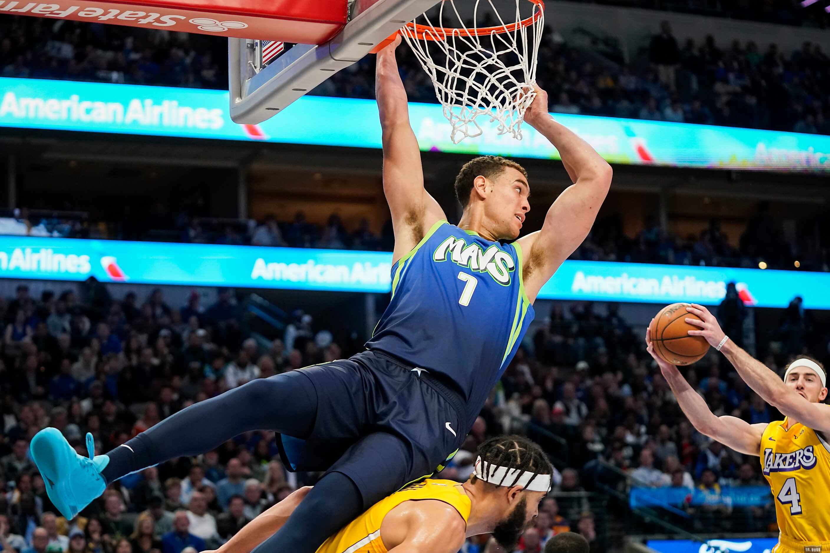 Dallas Mavericks forward Dwight Powell (7) misses a dunk over Los Angeles Lakers center...