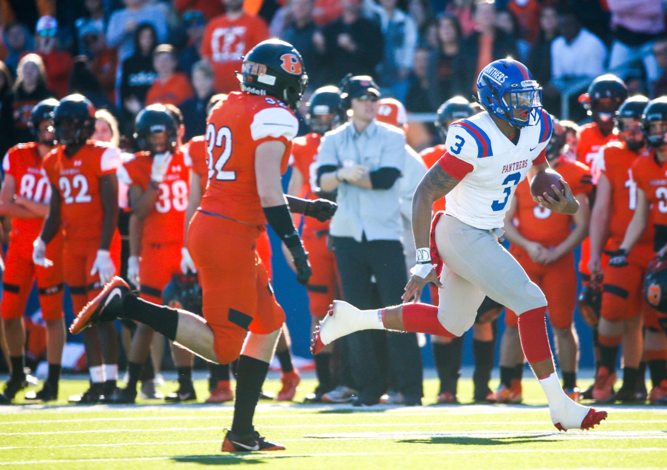 Duncanville quarterback Ja'Quinden Jackson (3) breaks away from Rockwall linebacker Joseph...