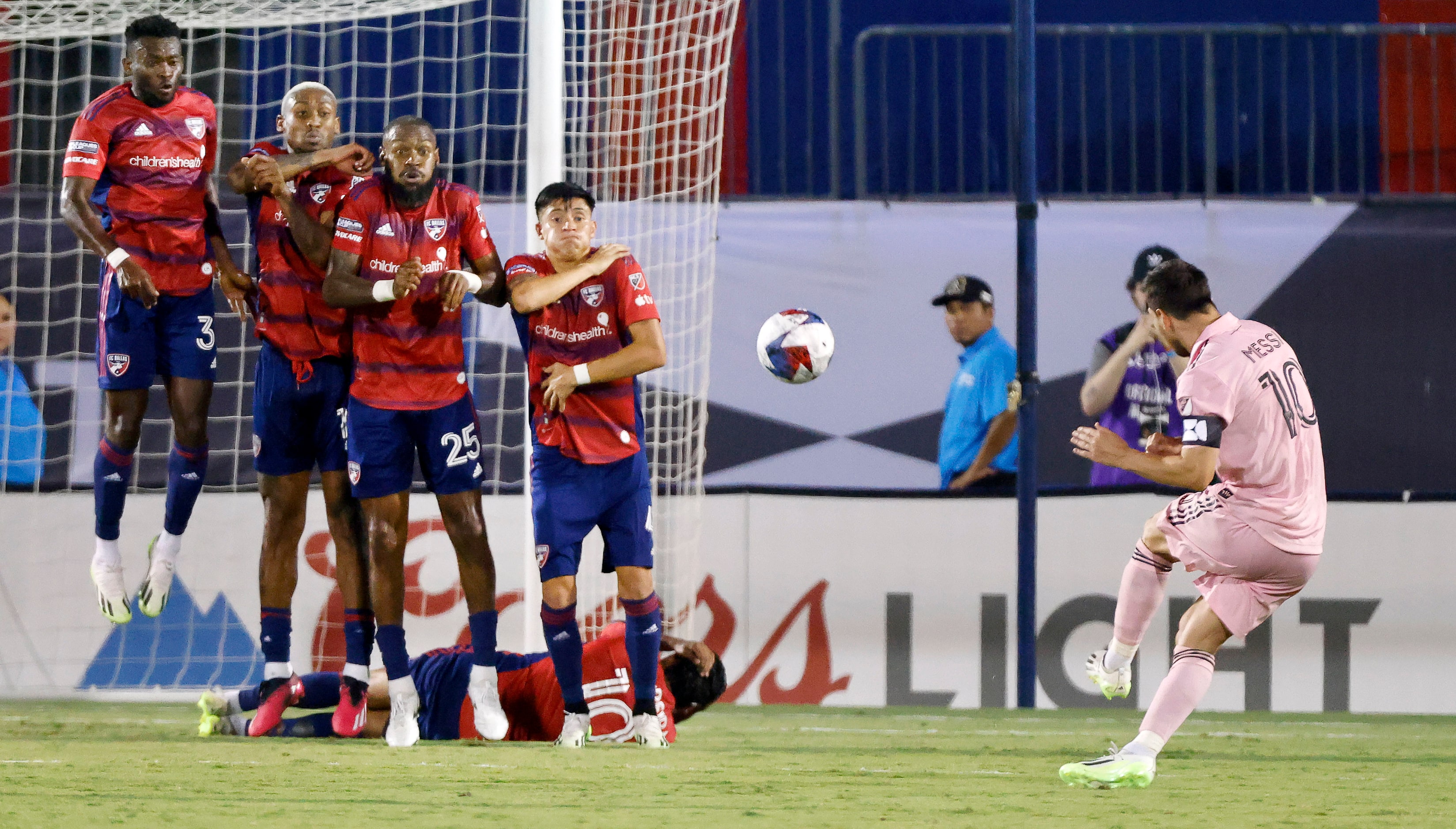 Inter Miami forward Lionel Messi (10) scores over the FC Dallas defense on a free kick...