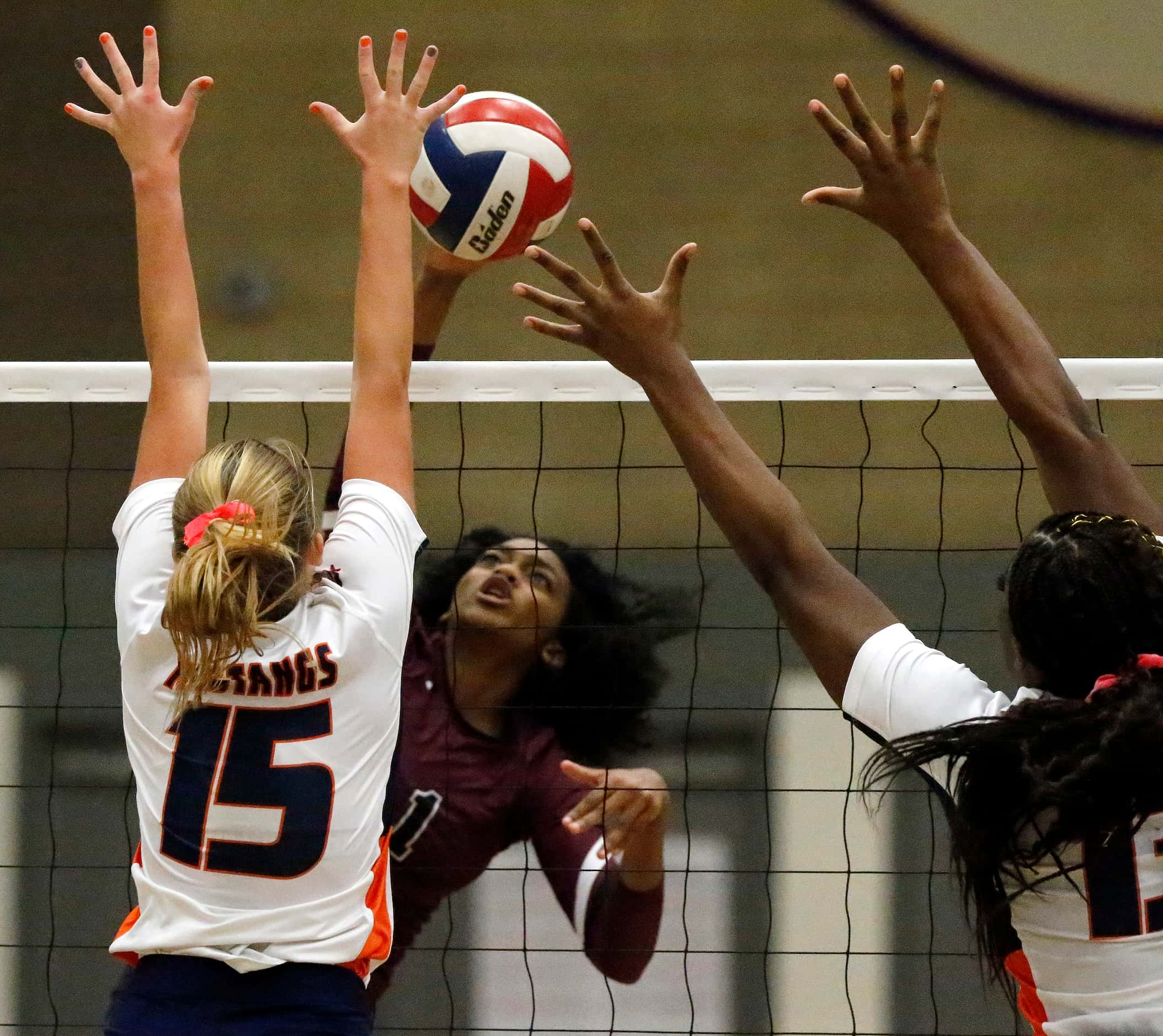 Wylie High School middle blocker Niah Tucker (1) attempts to hit past Sachse High School...