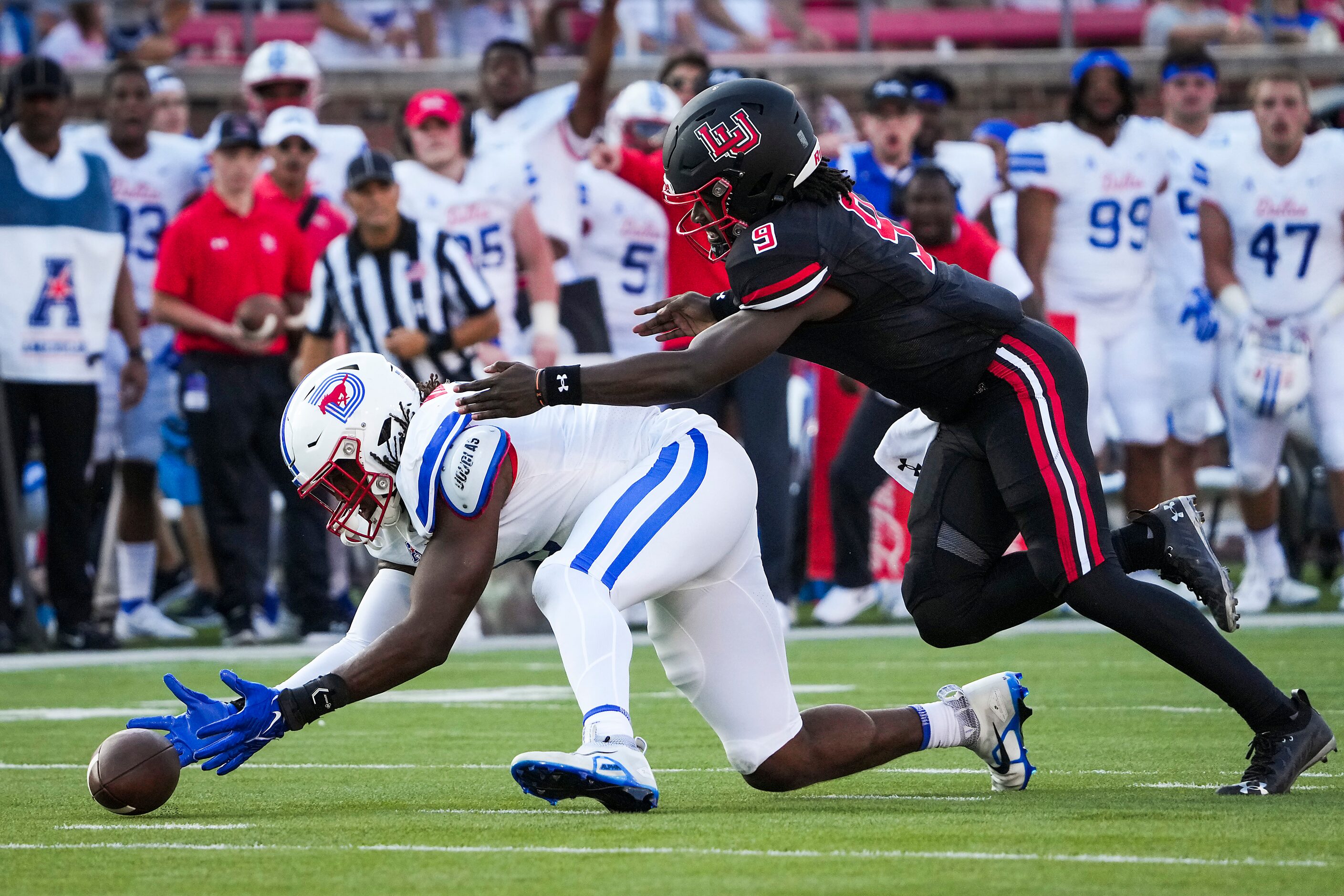 SMU defensive end Gary Wiley (3) recovers a fumble by Lamar Cardinals quarterback Mike...