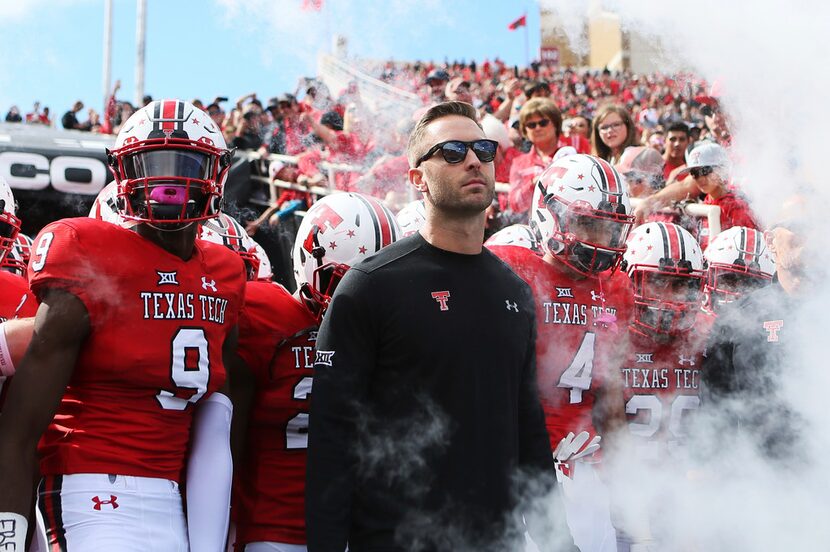 Texas Tech coach Kliff Kingsbury waits to lead the team onto the field before their NCAA...