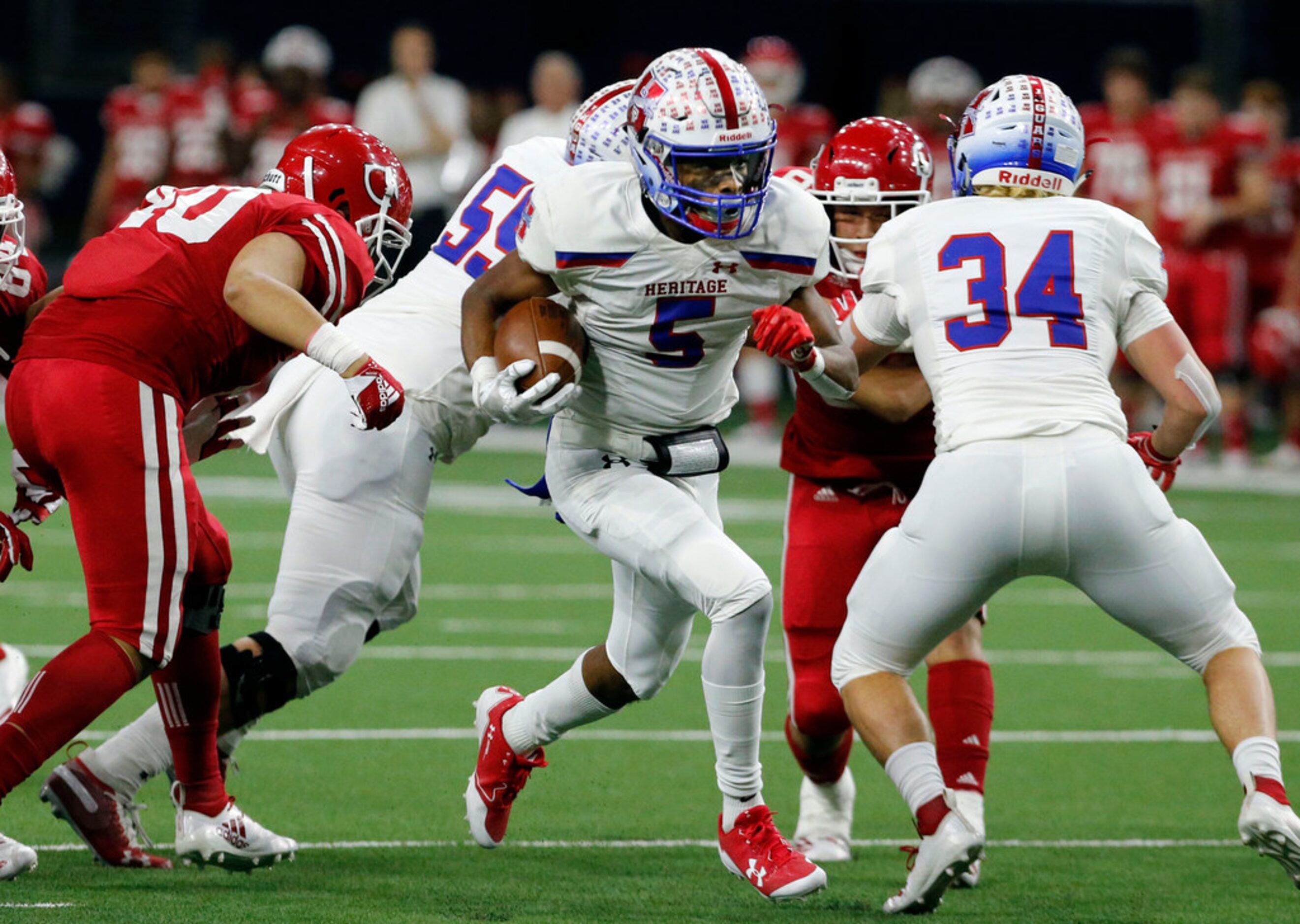 Midlothian Heritage's Dre Washington (5) breaks loose for a touchdown run during the first...