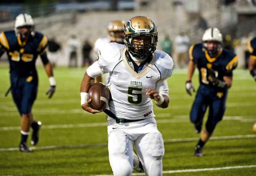 DeSoto's Devin Rushing (5) outruns Stony Point defenders for a touchdown during his high...