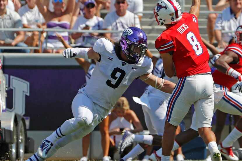 TCU Horned Frogs defensive end Mat Boesen (9) drives in on Southern Methodist Mustangs...