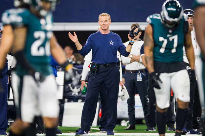 Dallas Cowboys head coach Jason Garrett throws up his hands in the fourth quarter of an NFL...