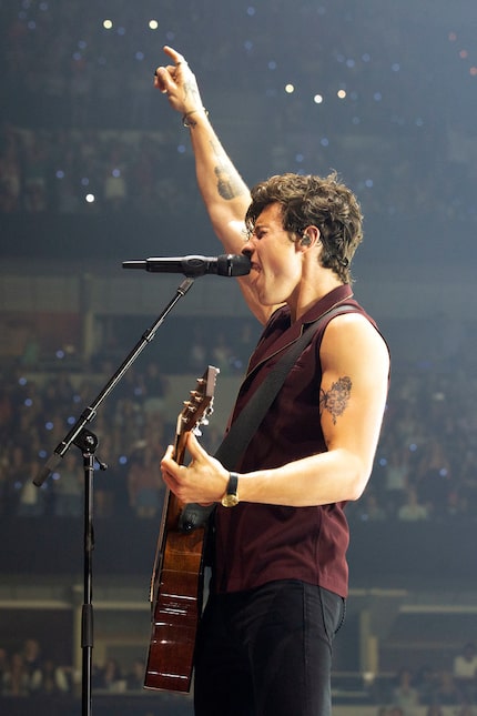 Shawn Mendes salutes the crowd at American Airlines Center on Monday.