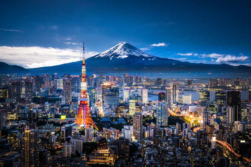 Image of the skyline of Tokyo and Mt. Fuji at dusk.