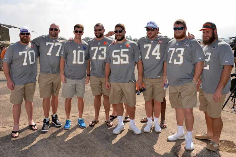 Jan 27, 2016; Wahiawa, HI, USA; Tampa Bay Buccaneers guard Logan Mankins (70) and tackle...