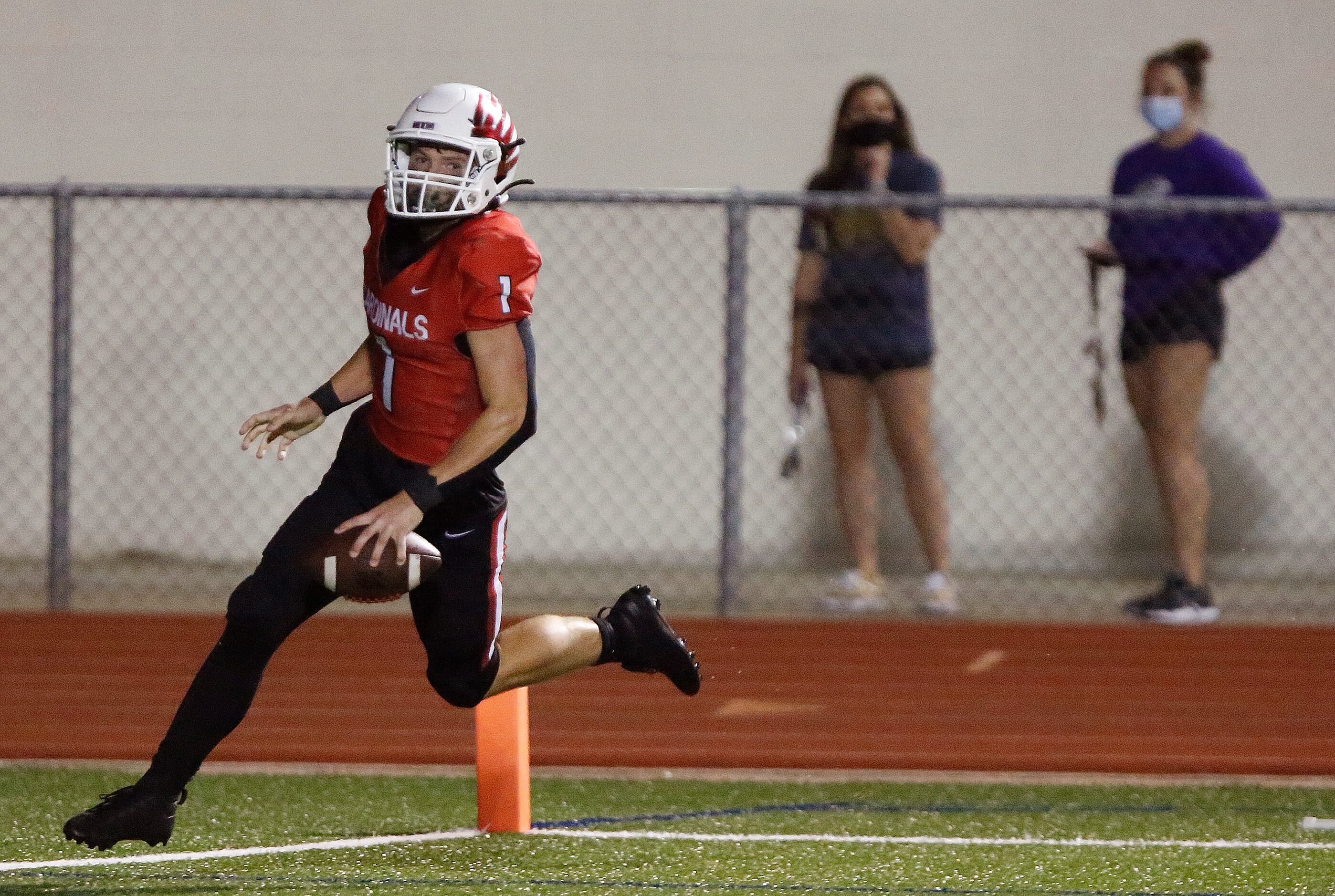 Melissa High School wide receiver Damon Youngblood (1) scores a touchdown after the catch...