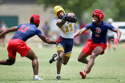 McKinney receiver Jacoby Propes (17) splits a pair of Pearland Dawson receivers after making...