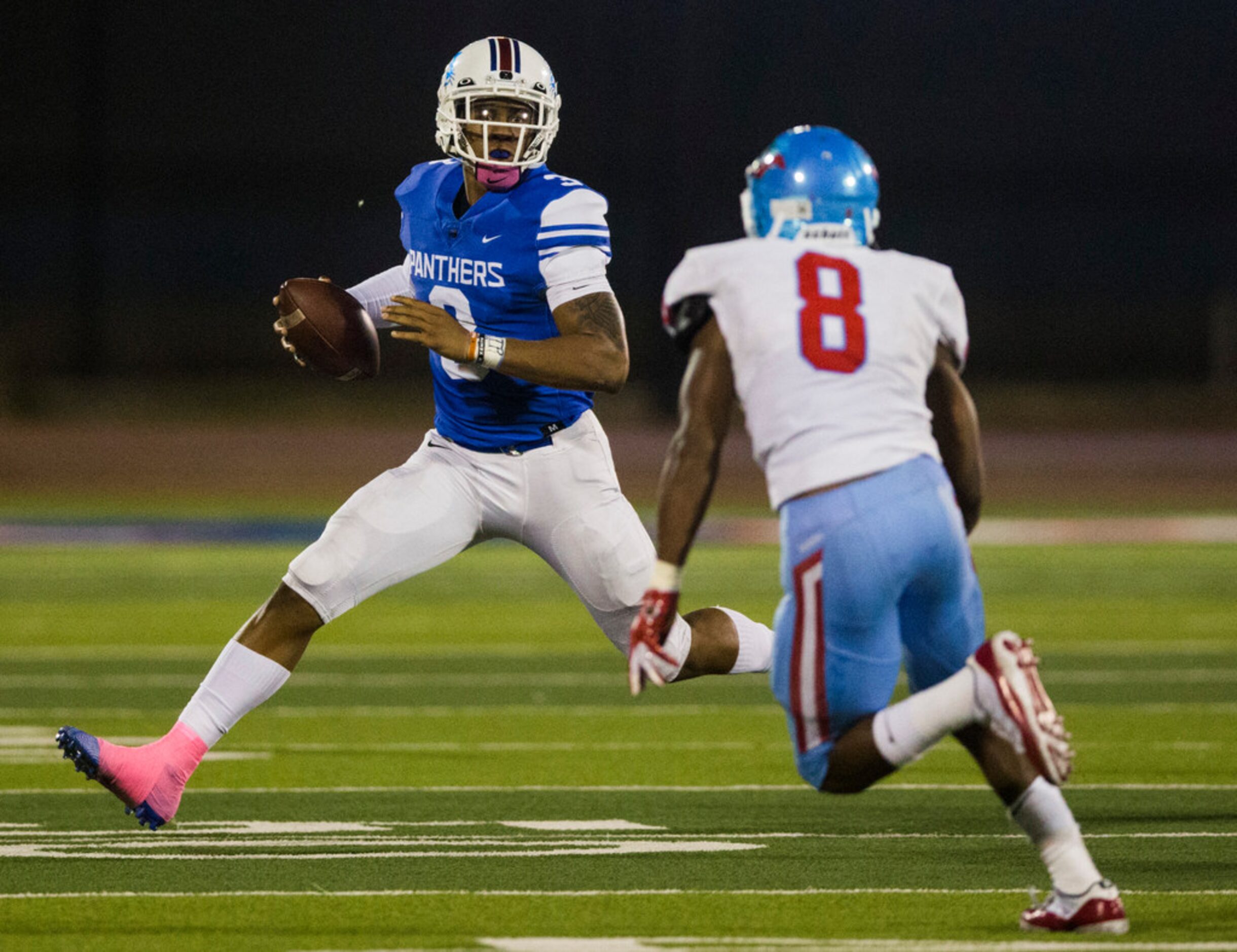 Duncanville quarterback Ja'Quinden (3) runs the ball against Skyline linebacker Javius...