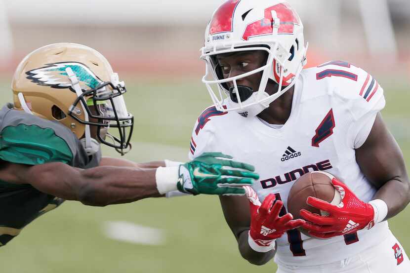 Bishop Dunne wide receiver Kofi Thompson (right) avoids a tackle attempt by DeSoto's Louis...