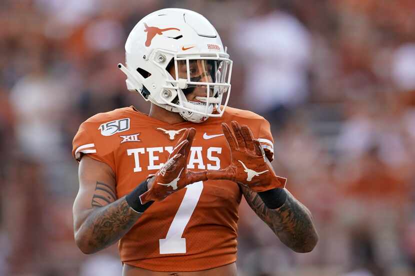 Texas's Caden Sterns (7) warms up before an NCAA college football game against Louisiana...