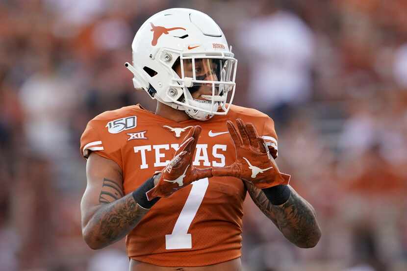 Texas's Caden Sterns (7) warms up before an NCAA college football game against Louisiana...
