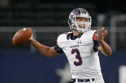Denton Ryan junior quarterback Spencer Sanders (3) looks to pass during the first half of a...