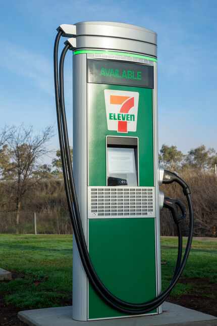 A 7-Eleven-branded electric vehicle charging port.