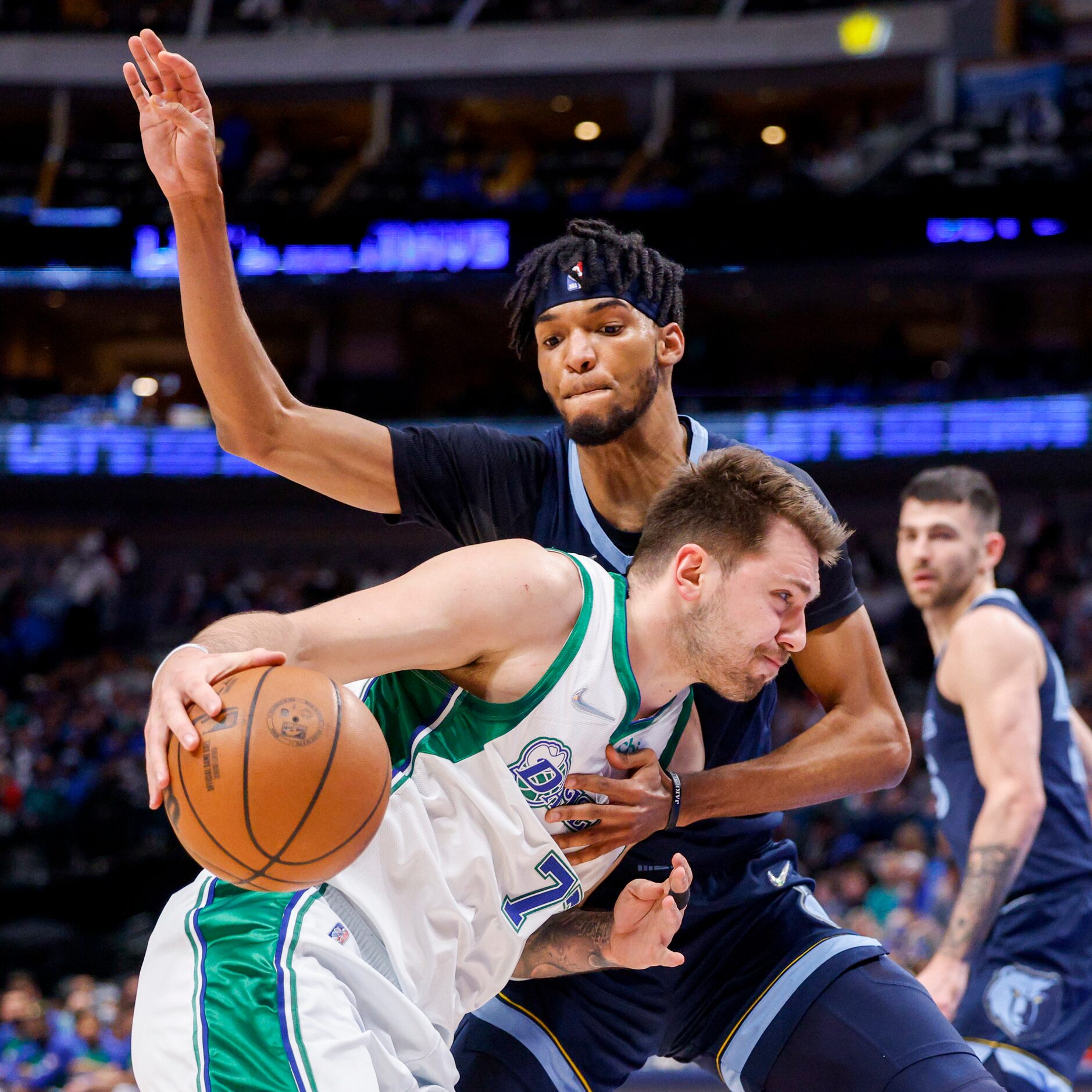 Dallas Mavericks guard Luka Doncic (77) drives past Memphis Grizzlies guard Ziaire Williams...