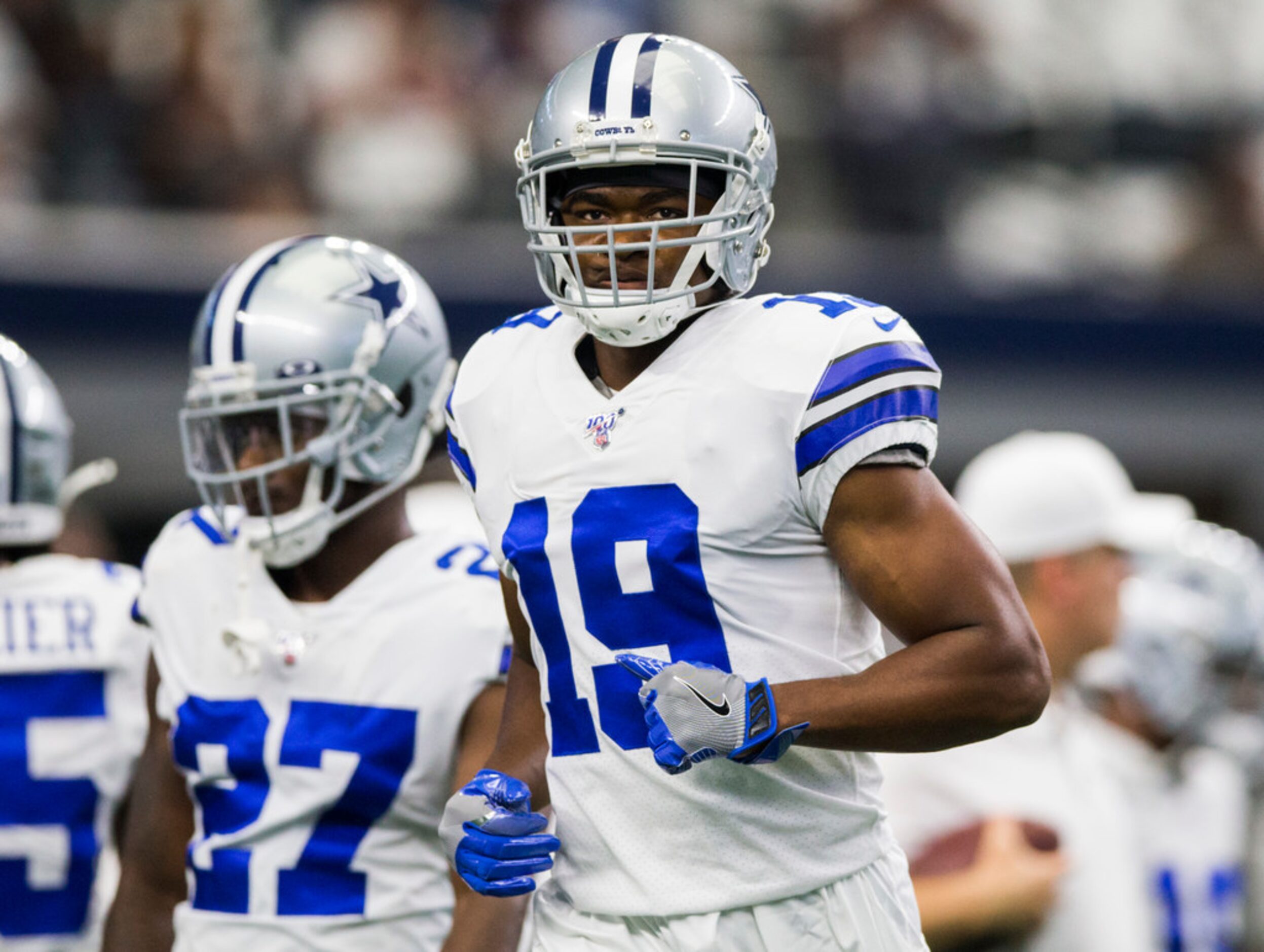 Dallas Cowboys wide receiver Amari Cooper (19) warms up before an NFL game between the New...