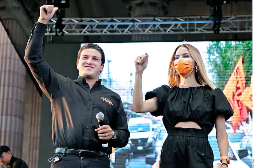 Samuel García celebró el domingo con su esposa, Mariana Rodríguez, y miles de simpatizantes...