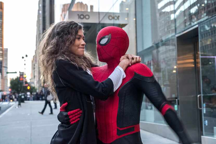 Zendaya y Tom Holland en una escena de “Spider-Man: Far From Home”. (Jay Maidment/Columbia...