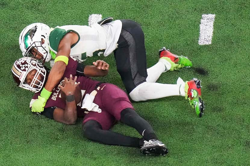 Humble Summer Creek quarterback Blake Thomas (2) is sacked by DeSoto defensive lineman...