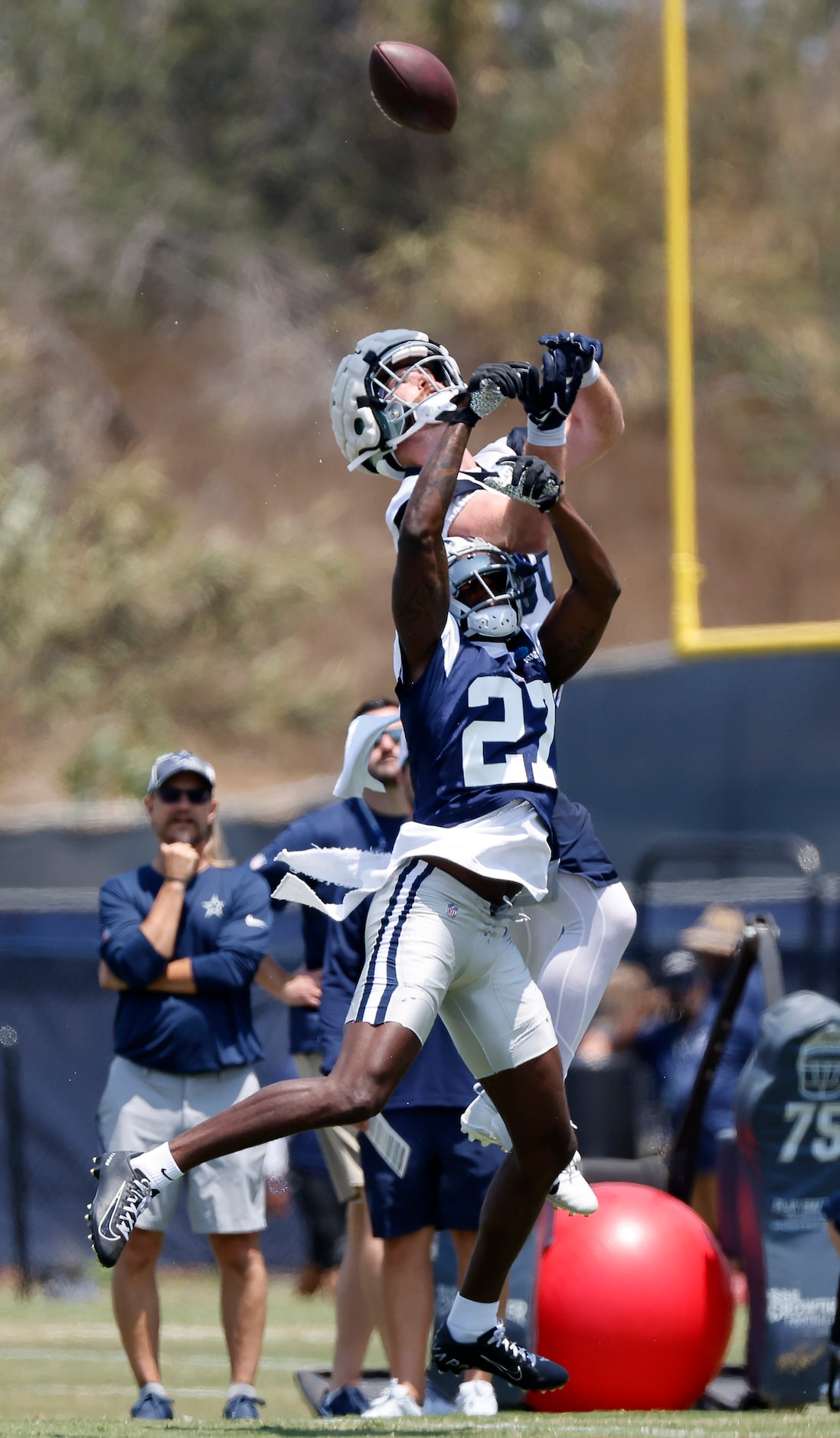 Dallas Cowboys tight end Dalton Schultz (86) goes high for a deep pass from Dak Prescott as...