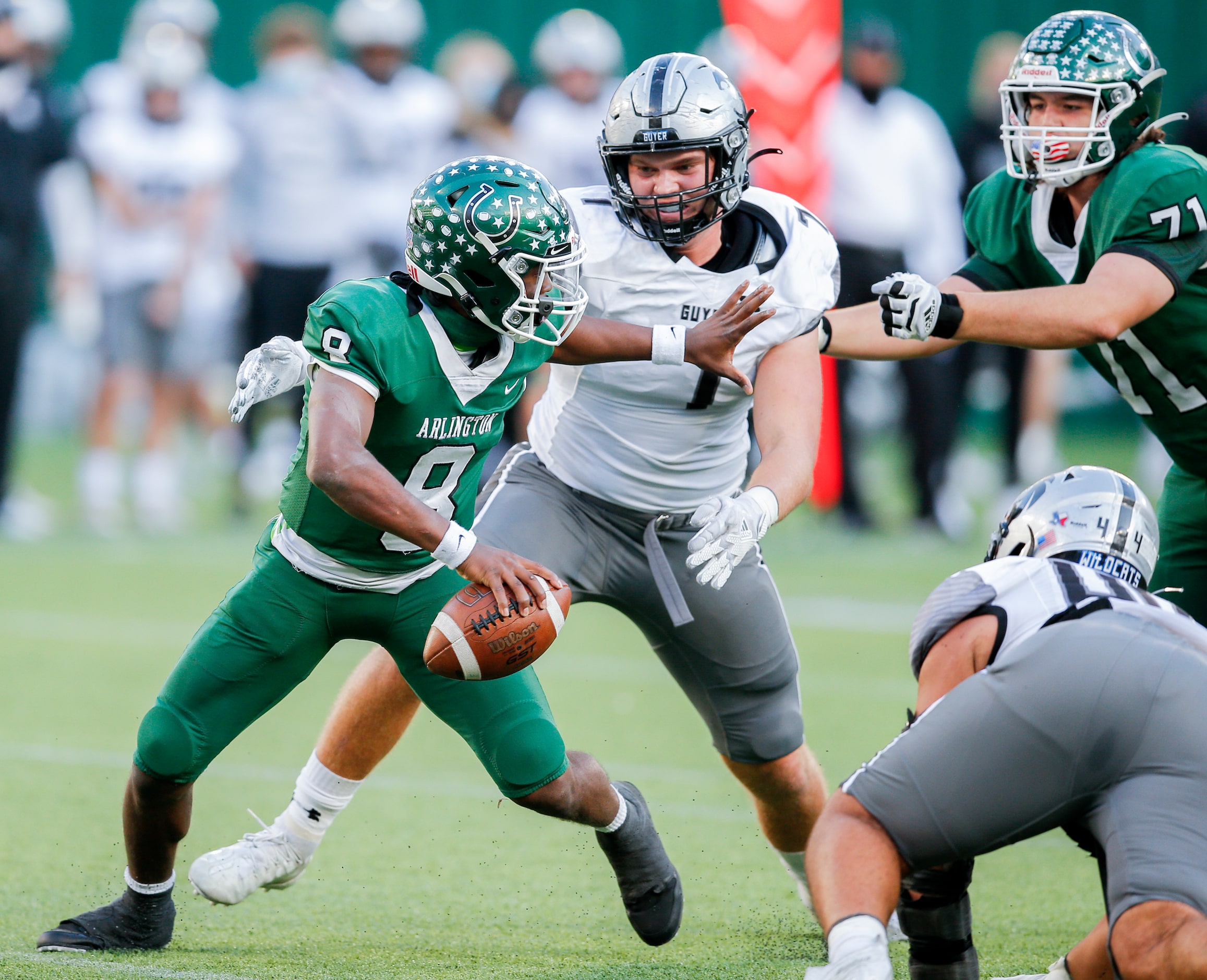 Denton Guyer senior defensive end Cooper Lanz (7) hurries Arlington quarterback Kris Sims...