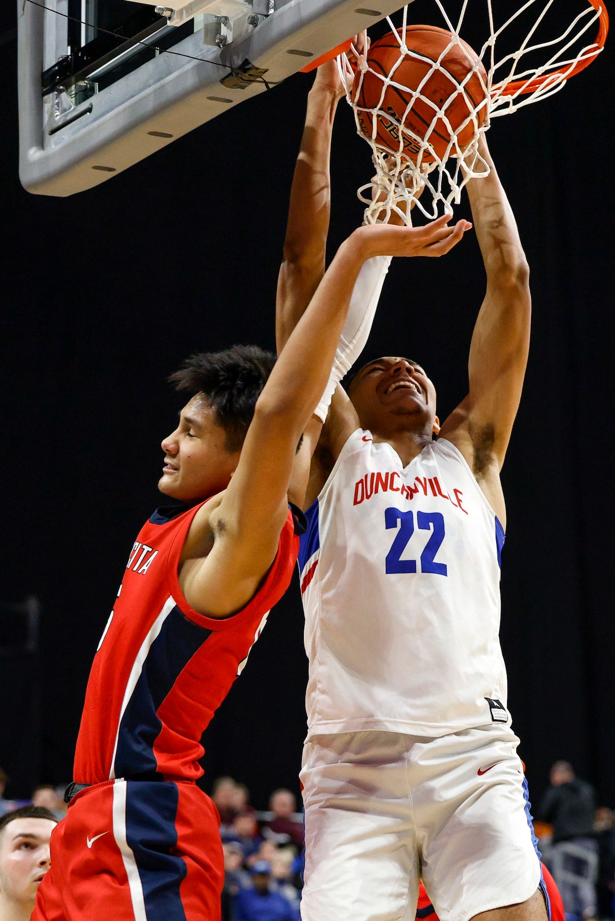 Duncanville forward Davion Sykes (22) dunks the ball over Humble Atascocita guard Landyn...