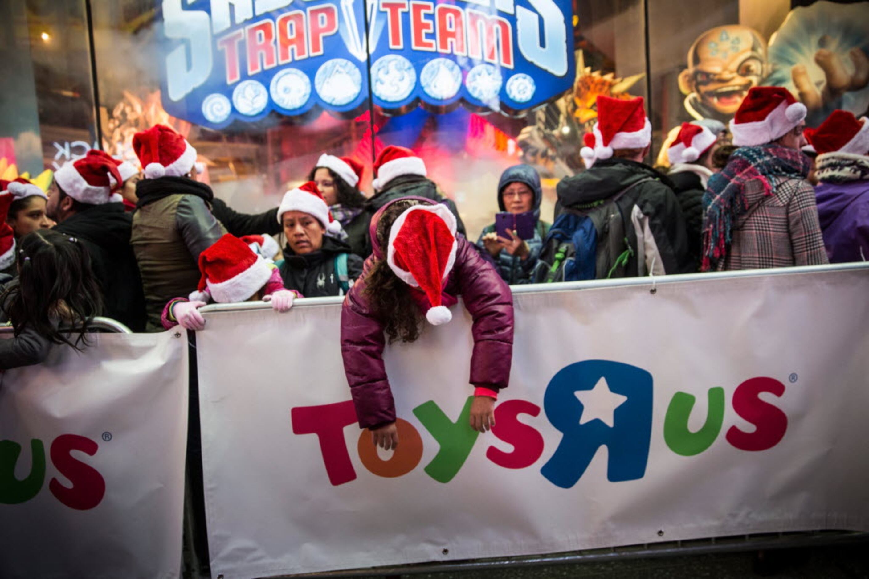 Hey, sad internet, use your imagination! If Toys R Us goes bust, pick a  smaller box to shop in – GeekWire