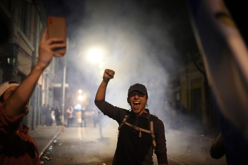 Un seguidor del presidente electo de Guatemala Bernardo Arévalo celebra que los nuevos...