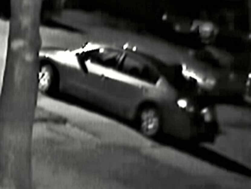 Una cámara de seguridad capturó la imagen del vehículo sospechoso.