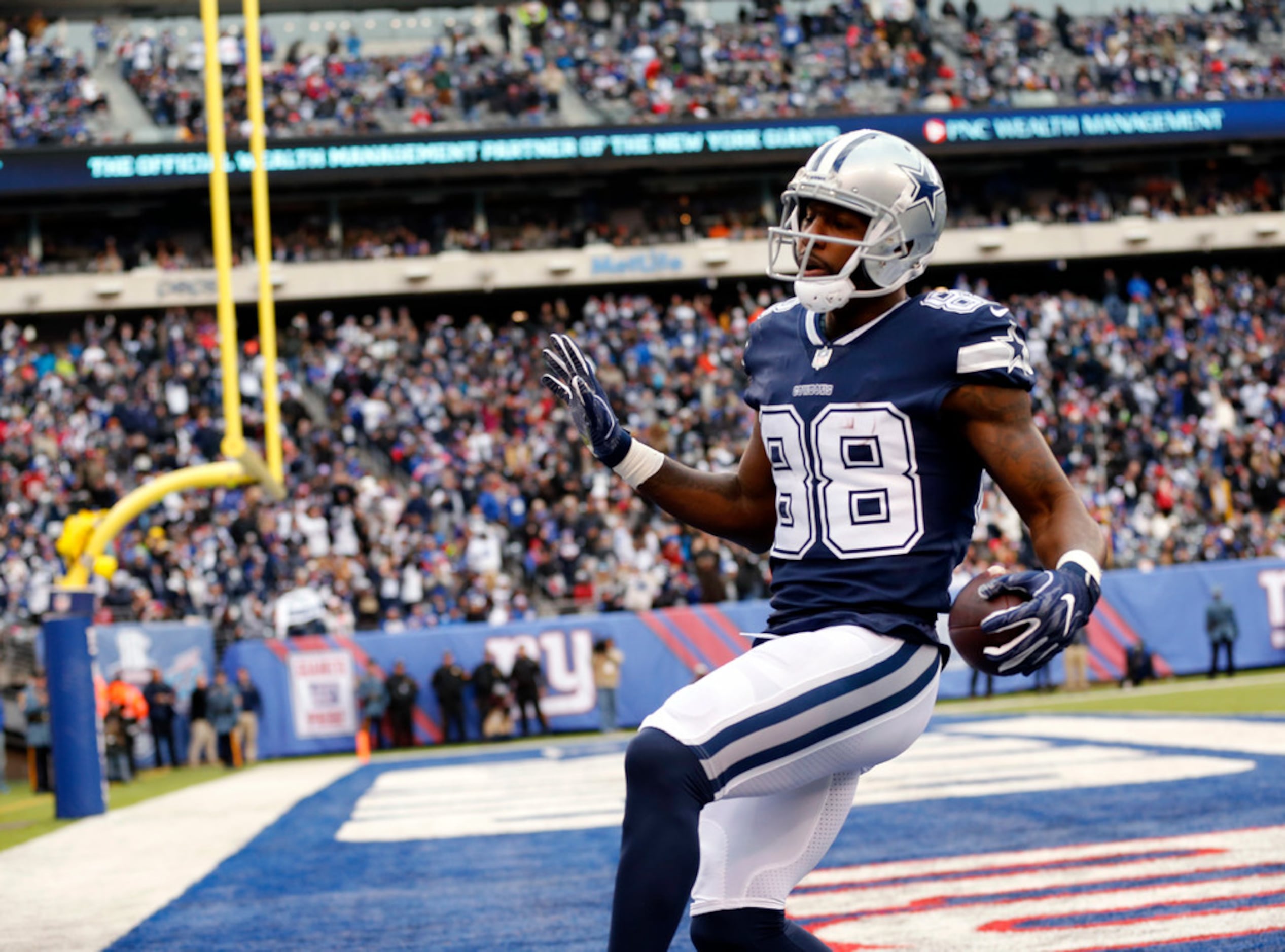 Troy Aikman sees a lot of Michael Irvin's personality in Dez Bryant