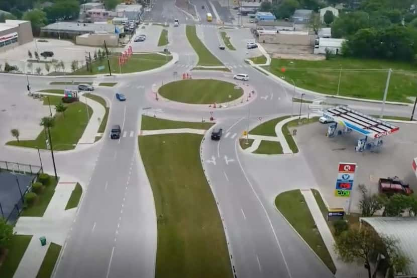 La ciudad de Crockrell Hill estrenó oficialmente la nueva glorieta ubicada en la esquina de...