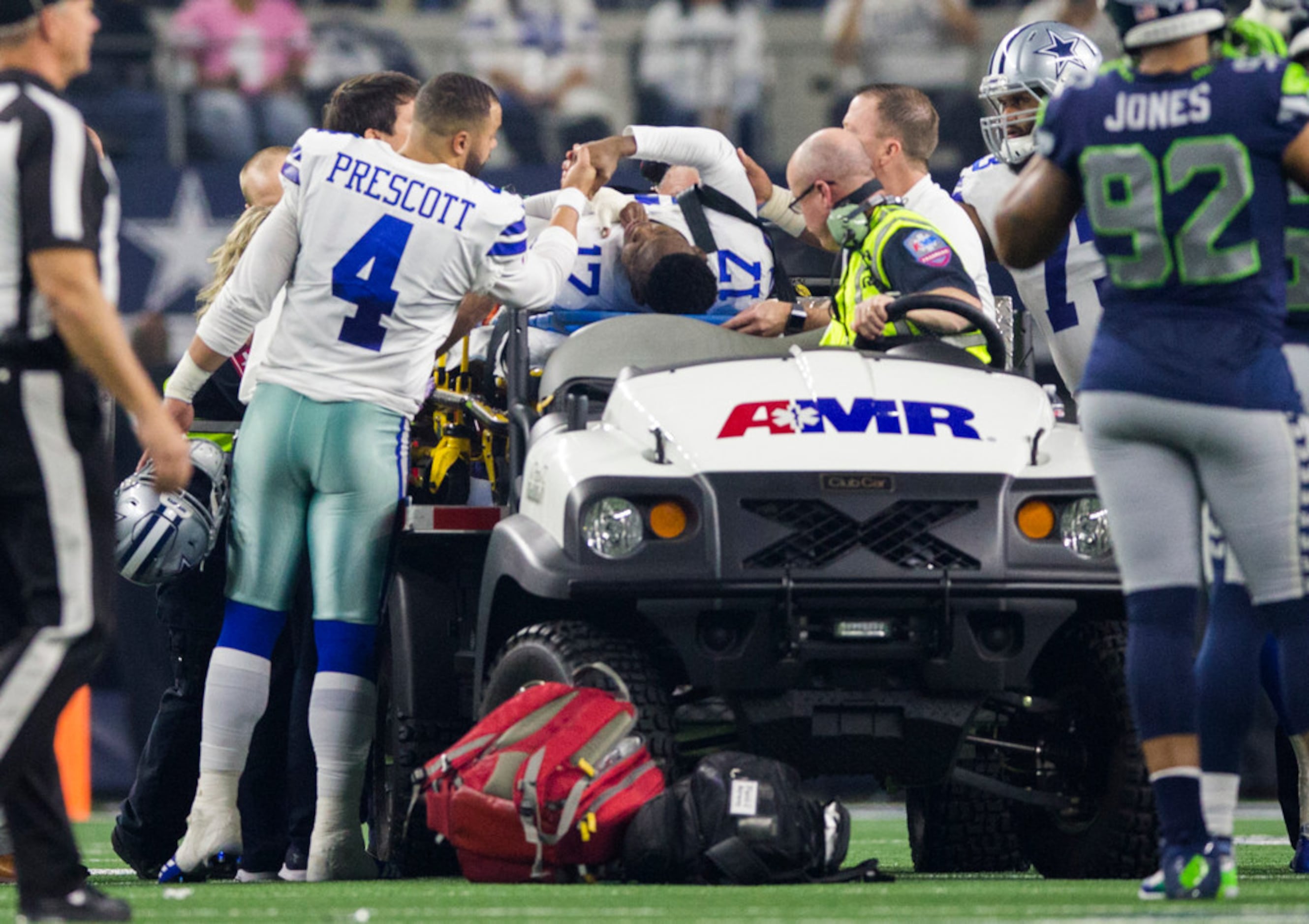 Dallas Cowboys star suffers scary looking injury in first half of