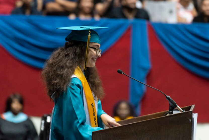 Glenda Meyer fue la mejor graduada en la preparatoria Molina. Va rumbo a la Universidad de...