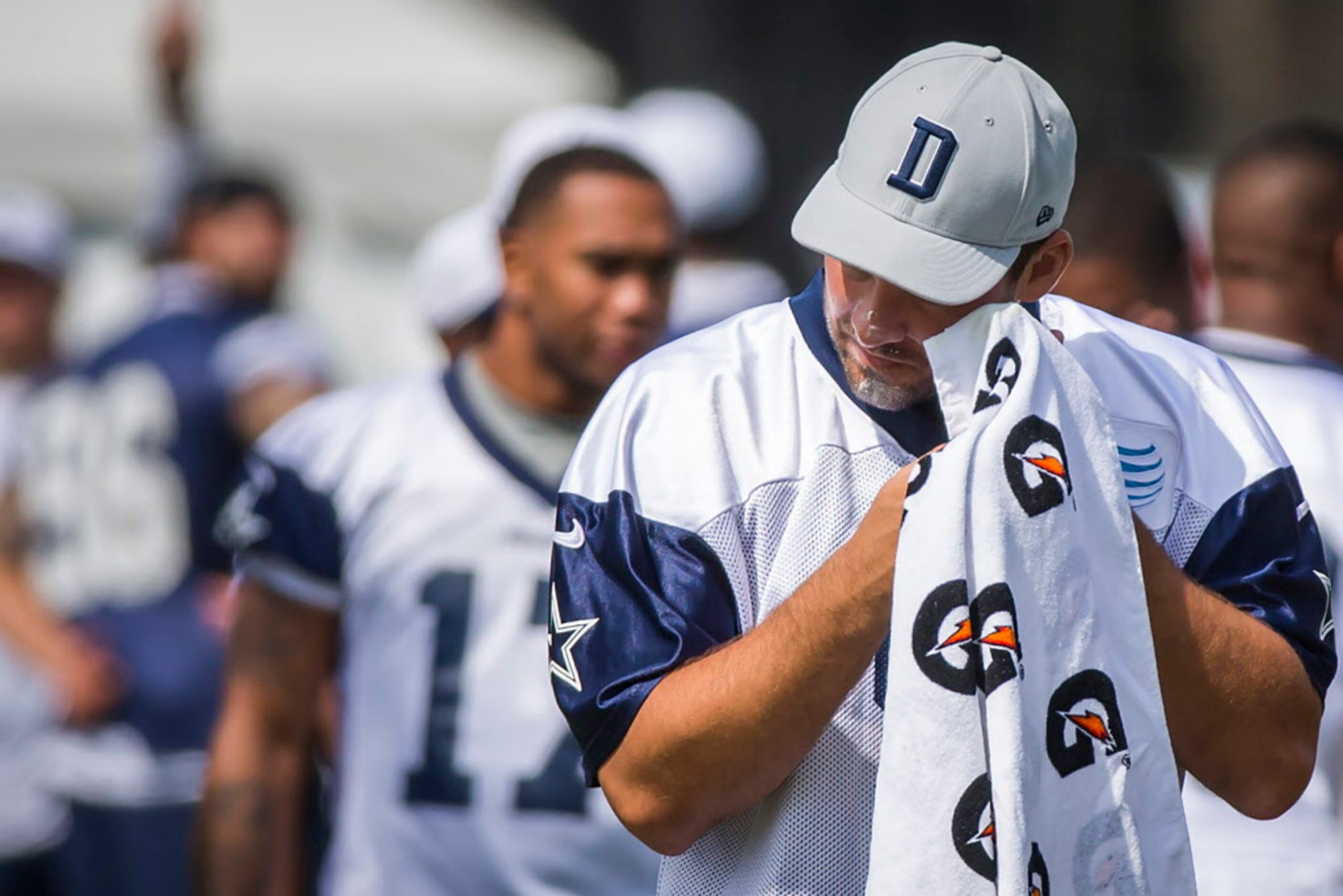 Tony Romo Looks Heavier at Cowboys Training Camp, Twitter Reacts