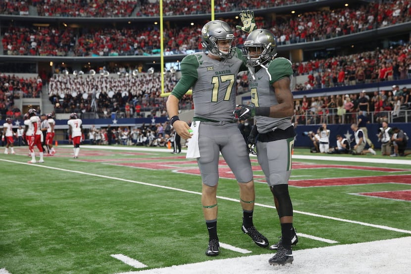 Baylor Bears quarterback Seth Russell (17) congratulates wide receiver KD Cannon (9) after...